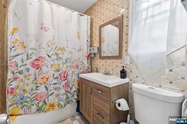66 Oak Avenue, Irvington, NJ 07111