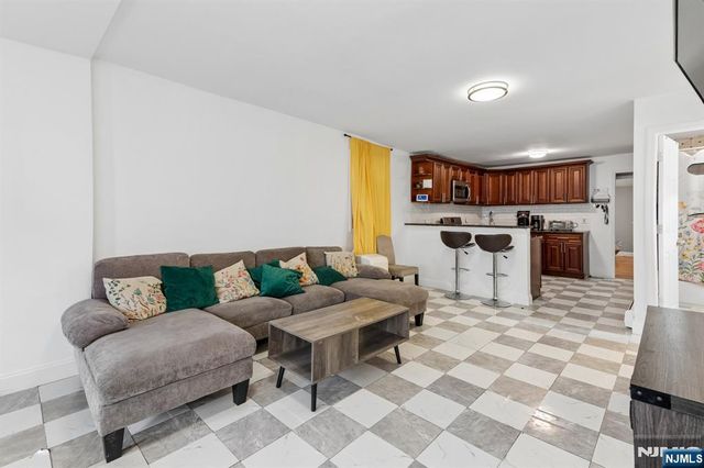 66 Oak Avenue, Irvington, NJ 07111