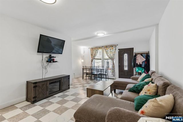 66 Oak Avenue, Irvington, NJ 07111