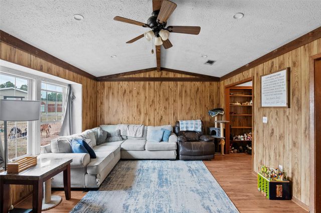 6722 Halliday Lane, Madisonville, TX 77864