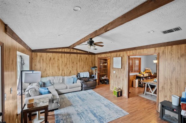 6722 Halliday Lane, Madisonville, TX 77864