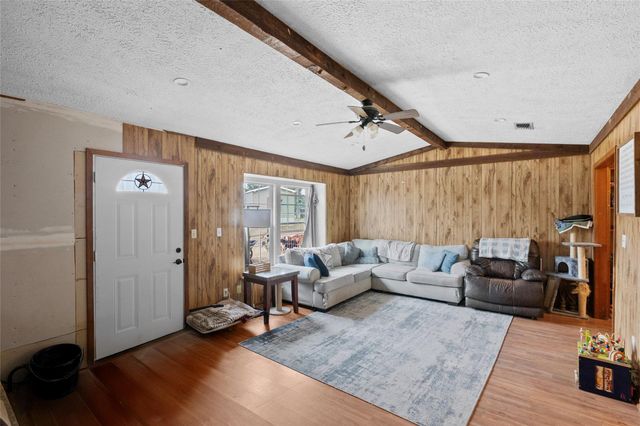 6722 Halliday Lane, Madisonville, TX 77864