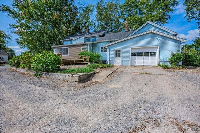 2643 County Line Road, Ridgeway, NY 14103