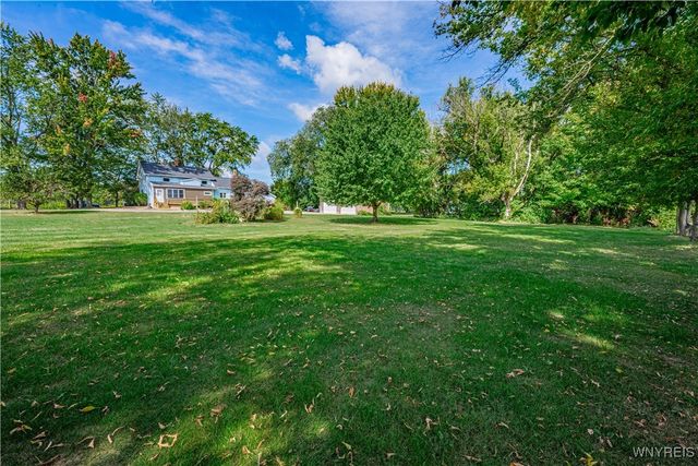 2643 County Line Road, Ridgeway, NY 14103