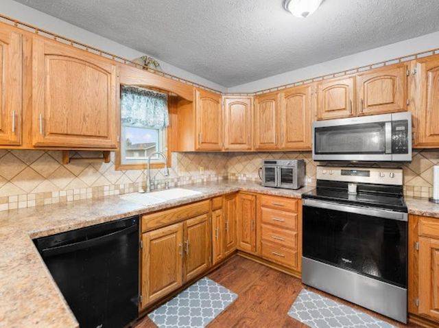 1304 Sequoia Dr., Salina, KS 67401