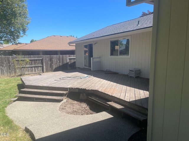 1141 N Modoc Avenue, Medford, OR 97504