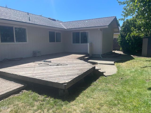 1141 N Modoc Avenue, Medford, OR 97504