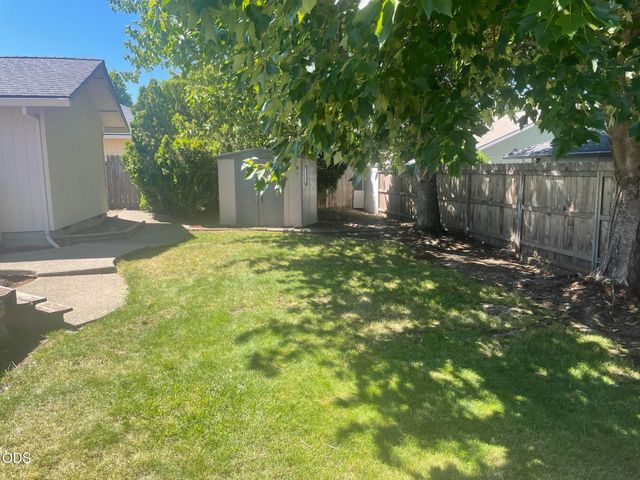 1141 N Modoc Avenue, Medford, OR 97504