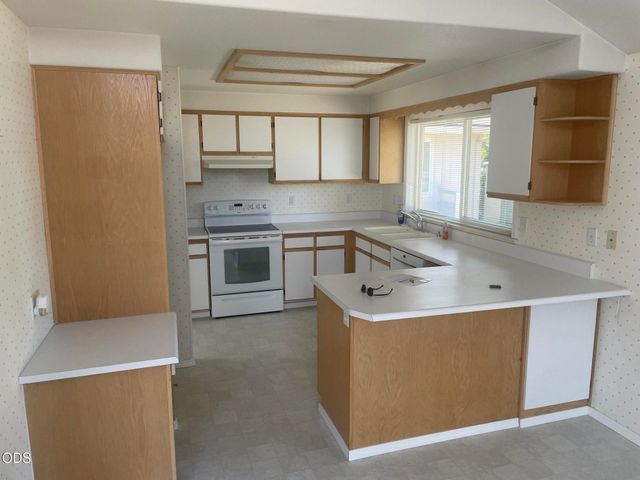 1141 N Modoc Avenue, Medford, OR 97504