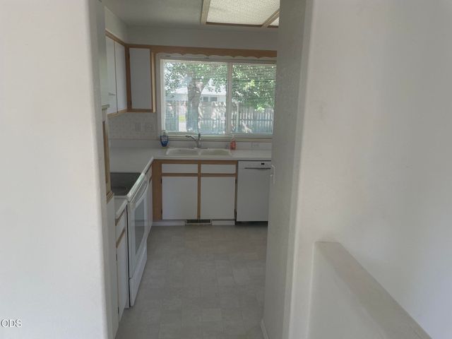 1141 N Modoc Avenue, Medford, OR 97504