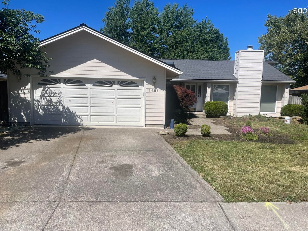 1141 N Modoc Avenue, Medford, OR 97504