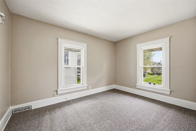 1825 5 Avenue SE, Cedar Rapids, IA 52403