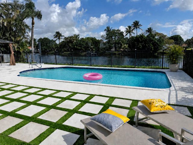 12725 KINGSWAY Road, Wellington, FL 33414