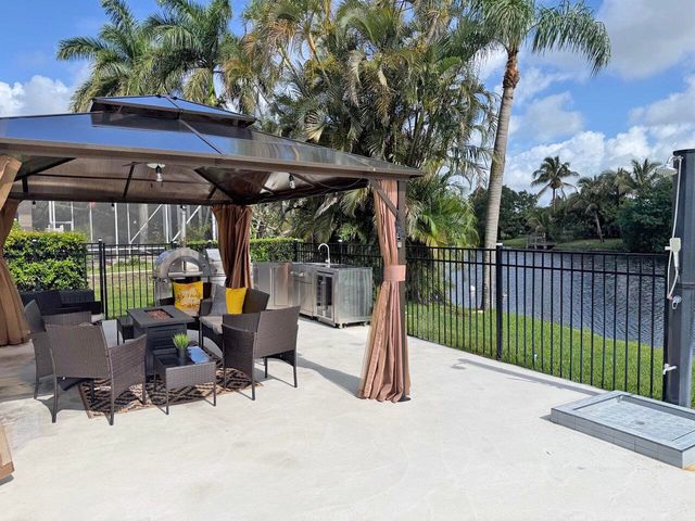 12725 KINGSWAY Road, Wellington, FL 33414