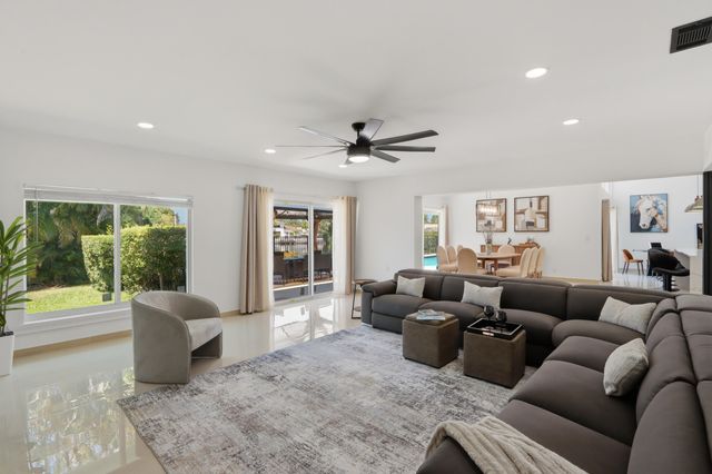 12725 KINGSWAY Road, Wellington, FL 33414