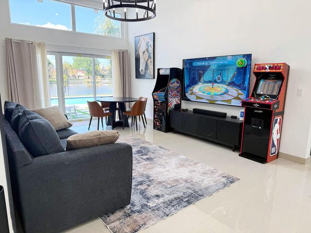 12725 KINGSWAY Road, Wellington, FL 33414
