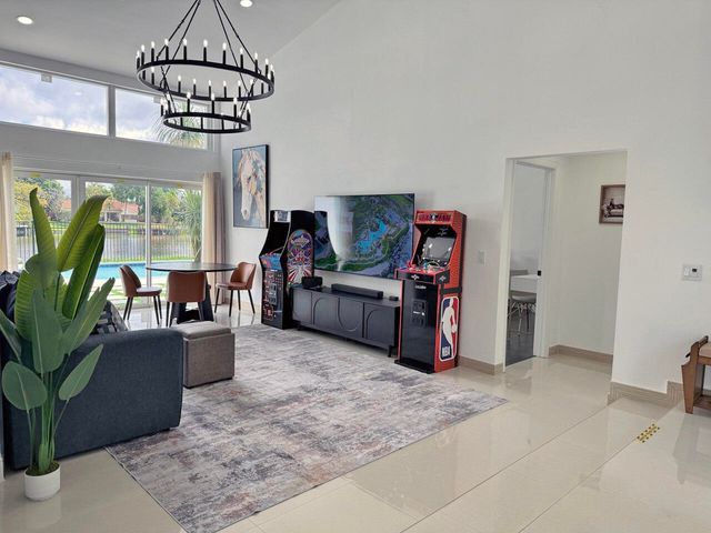 12725 KINGSWAY Road, Wellington, FL 33414