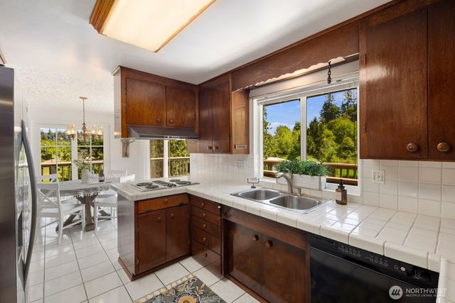 704 N Machias Rd, Lake Stevens, WA 98258