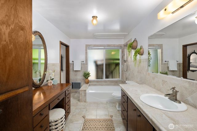 704 N Machias Rd, Lake Stevens, WA 98258