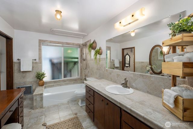 704 N Machias Rd, Lake Stevens, WA 98258