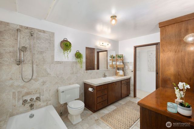 704 N Machias Rd, Lake Stevens, WA 98258