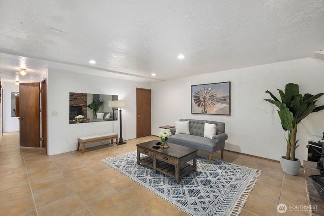 704 N Machias Rd, Lake Stevens, WA 98258