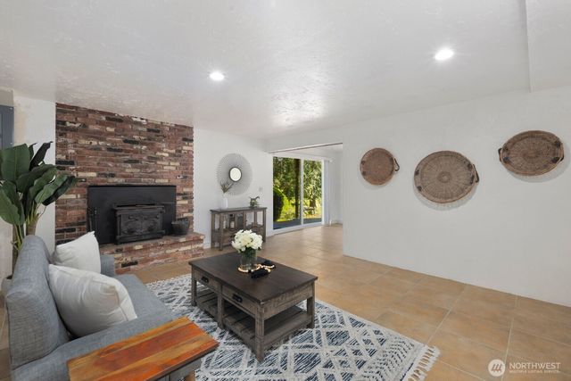 704 N Machias Rd, Lake Stevens, WA 98258