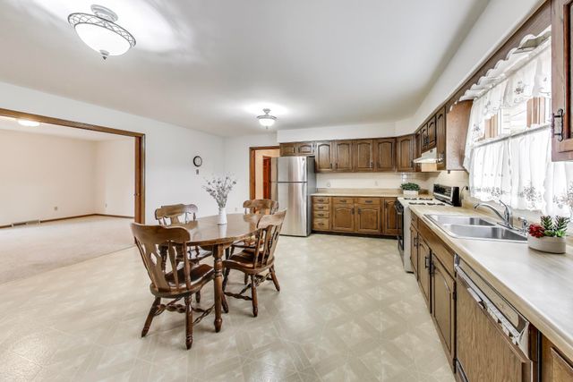 122 Genoa Court, Schererville, IN 46375