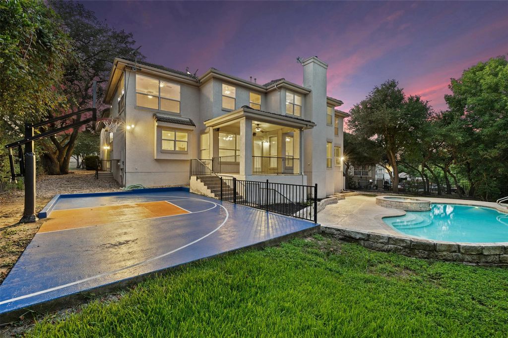 402 Luna Vista DR, Austin, TX 78738