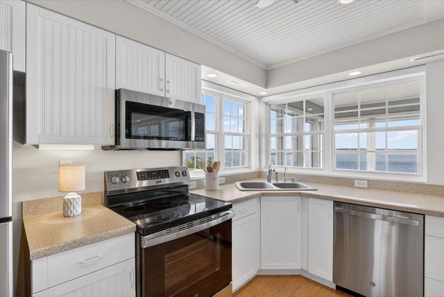 11670 N Lakeview Drive, Edgerton, WI 53534