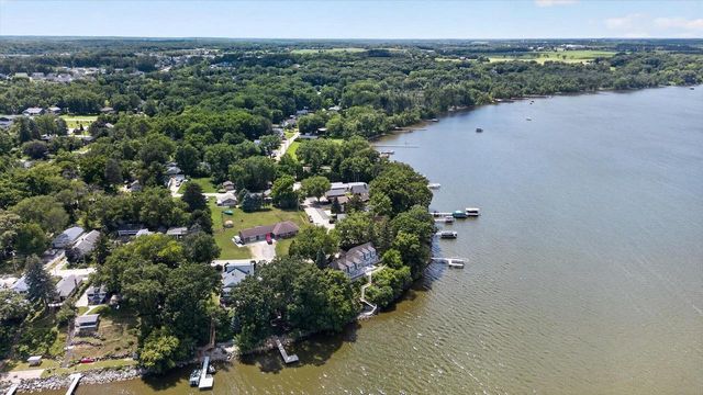 11670 N Lakeview Drive, Edgerton, WI 53534