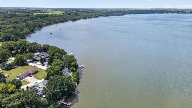 11670 N Lakeview Drive, Edgerton, WI 53534