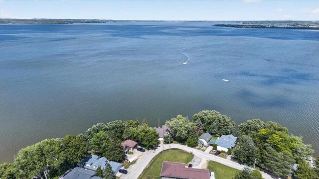 11670 N Lakeview Drive, Edgerton, WI 53534