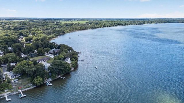 11670 N Lakeview Drive, Edgerton, WI 53534