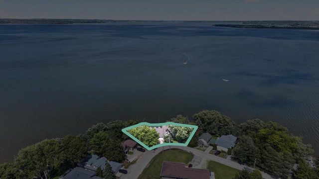 11670 N Lakeview Drive, Edgerton, WI 53534