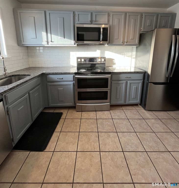 10 Dogwood Court 10, Cromwell, CT 06416