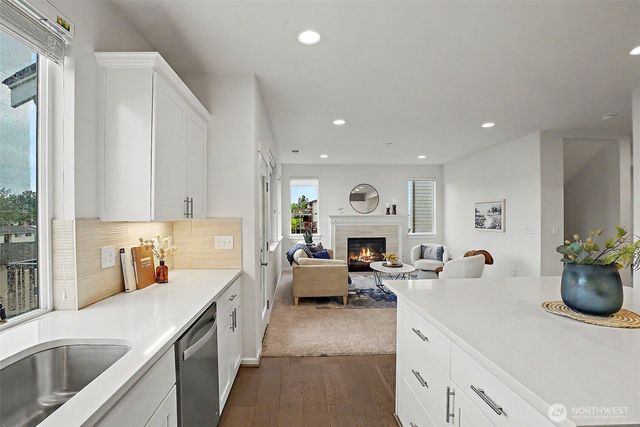 27432 12th Place S, Des Moines, WA 98198