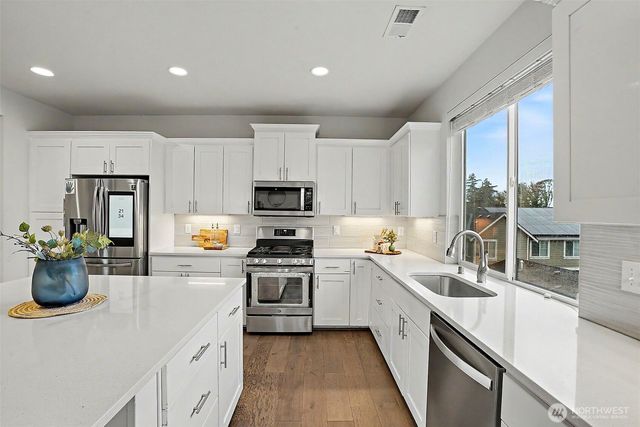 27432 12th Place S, Des Moines, WA 98198