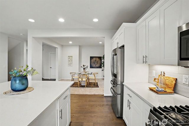 27432 12th Place S, Des Moines, WA 98198