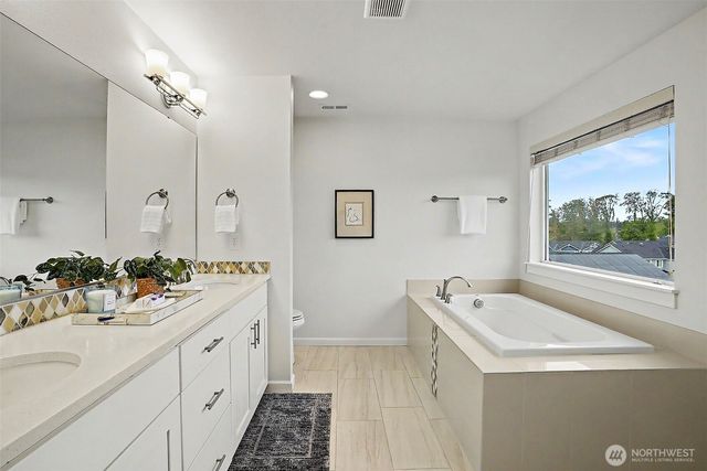 27432 12th Place S, Des Moines, WA 98198
