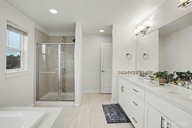 27432 12th Place S, Des Moines, WA 98198