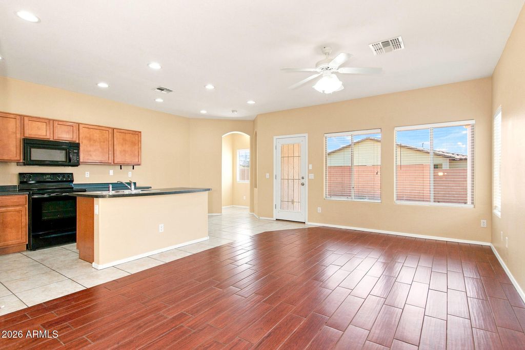 10233 W PARKWAY Drive, Tolleson, AZ 85353 — photo 3