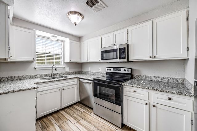 11710 Southlake Drive 31, Houston, TX 77077