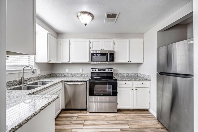 11710 Southlake Drive 31, Houston, TX 77077