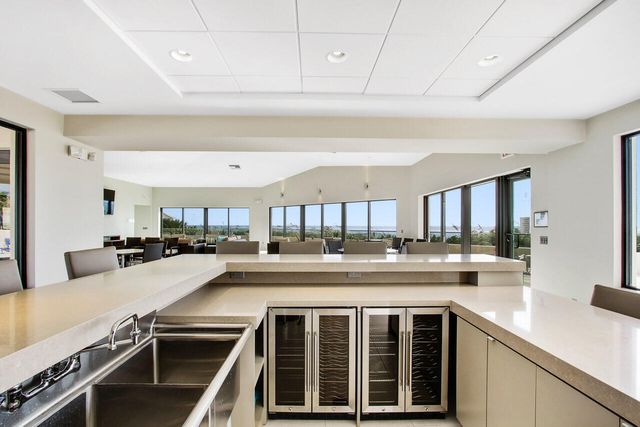 5540 N Ocean Drive 7b, Singer Island, FL 33404