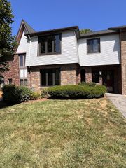 24 Cobblestone Ln 7, Worcester, MA 01606