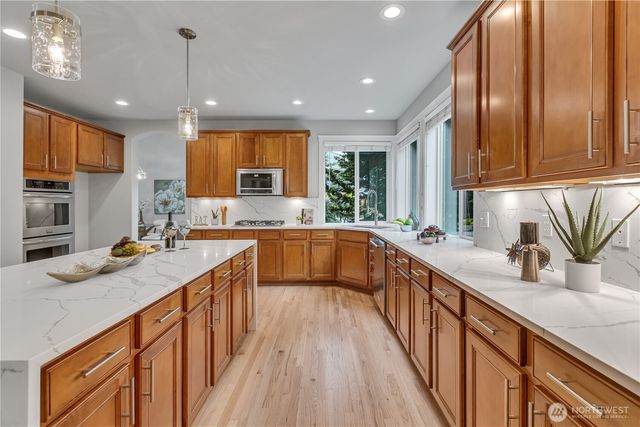 19220 5th Street E, Lake Tapps, WA 98391