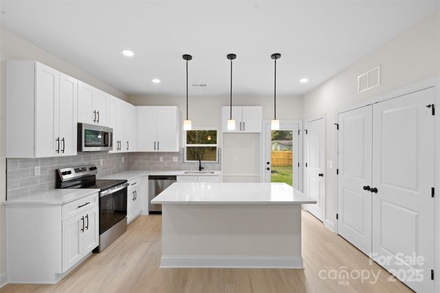 7801 Casa Loma Road, Charlotte, NC 28269