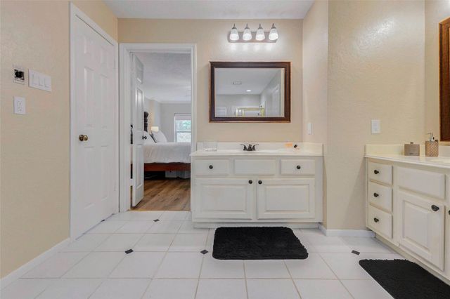 17322 Meadow Heights Drive, Houston, TX 77095