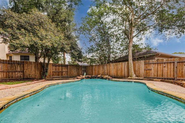 17322 Meadow Heights Drive, Houston, TX 77095